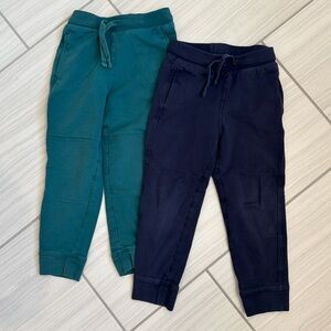 Two pairs of primary joggers size 5T